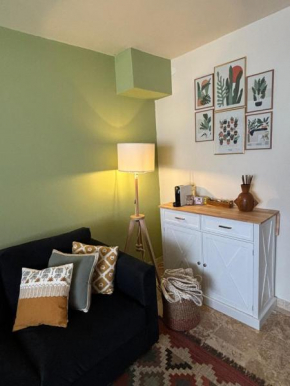 Boho chic Apt - 8min to Neversea